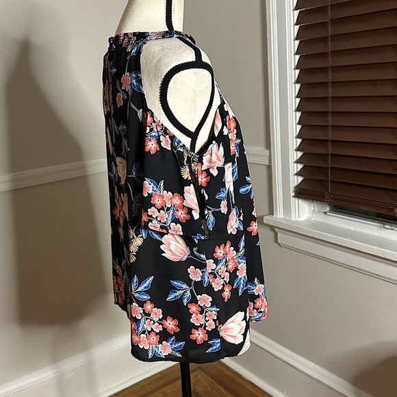 3/$20💥 Lily White Blouse Black & Pink Floral Print Cold Shoulder Flutter Sleeve - Picture 13 of 16